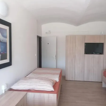 Πανσιόν Ubytovani Louny Louny